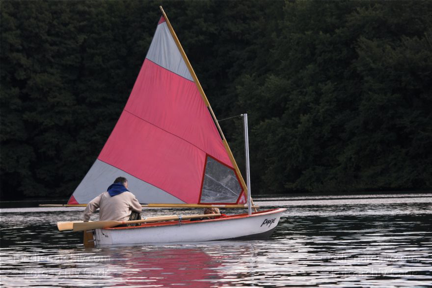 Kleine Segelboote Feldberger Seenlandschaft. Carwitz. Segelboot auf dem Dreetzsee Fotoarchiv